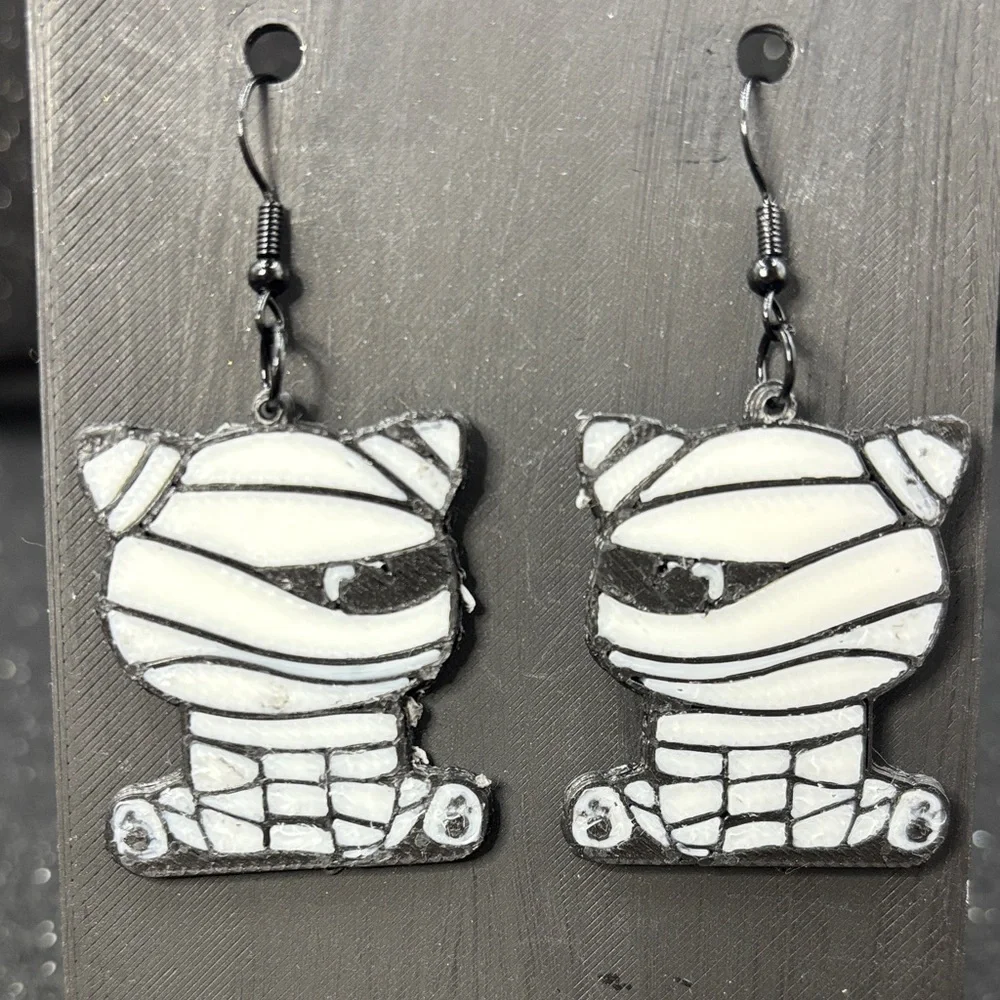 Mummy Cat Dangle Earrings – Spooky Cute Halloween Style